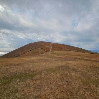 曇ってきたけど、山頂へ