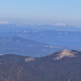私はどっちの方向見てるのか😂
風車🟰青山高原　と思い込んでます