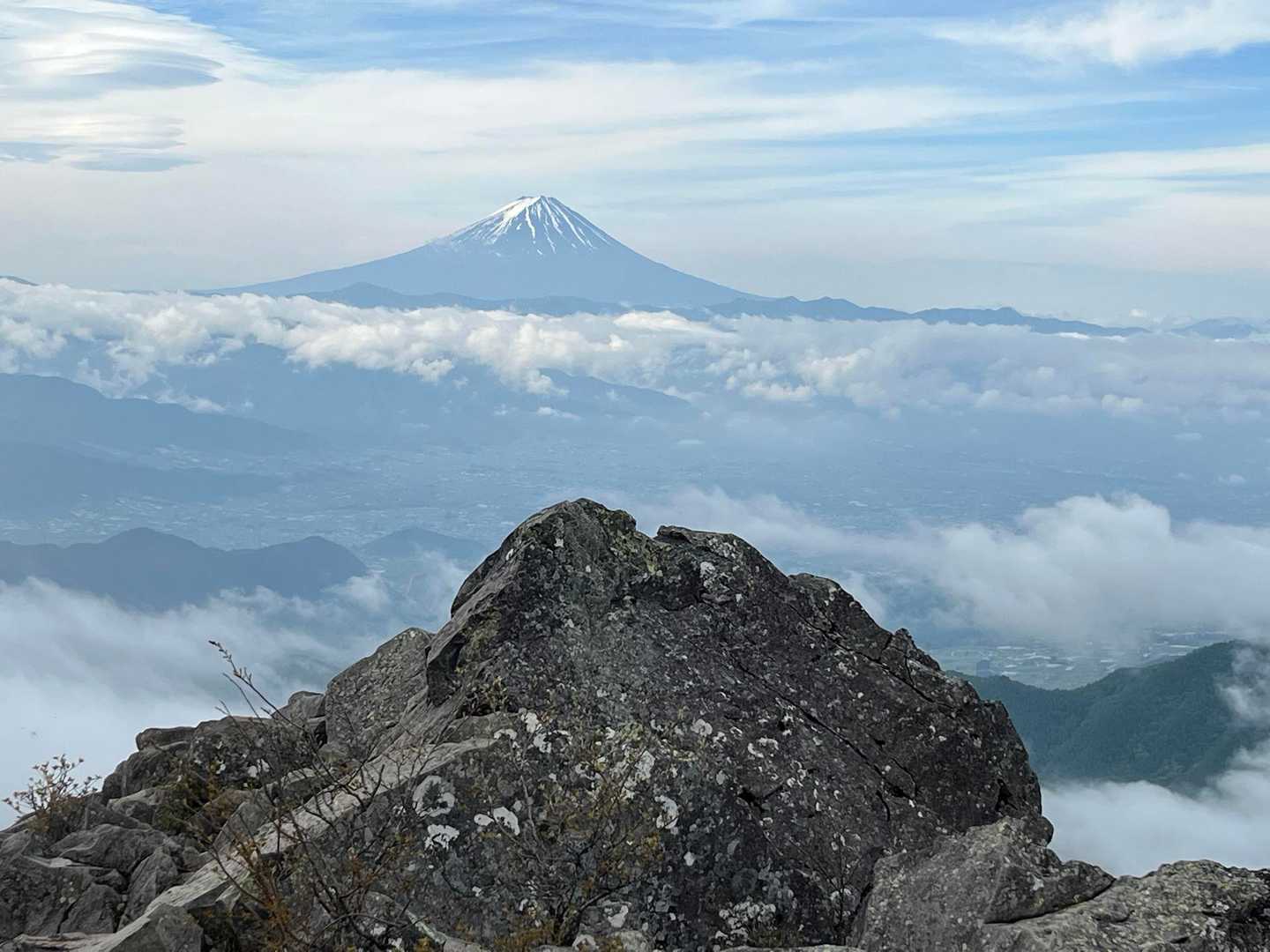 乾徳山登山口-乾徳山-笠盛山-黒金山-牛首のタル-黒金山登 周回コースの写真