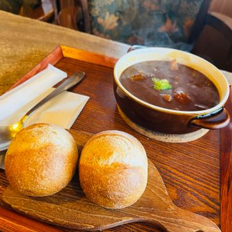 ビーフシチュー　パンかわいい