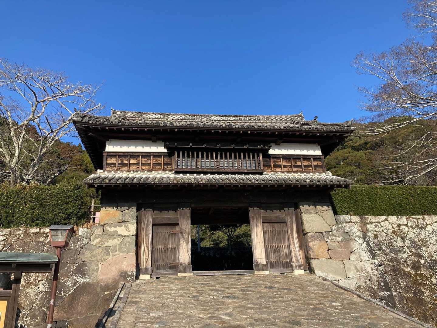 以前と変わらず、堂々とした櫓門。