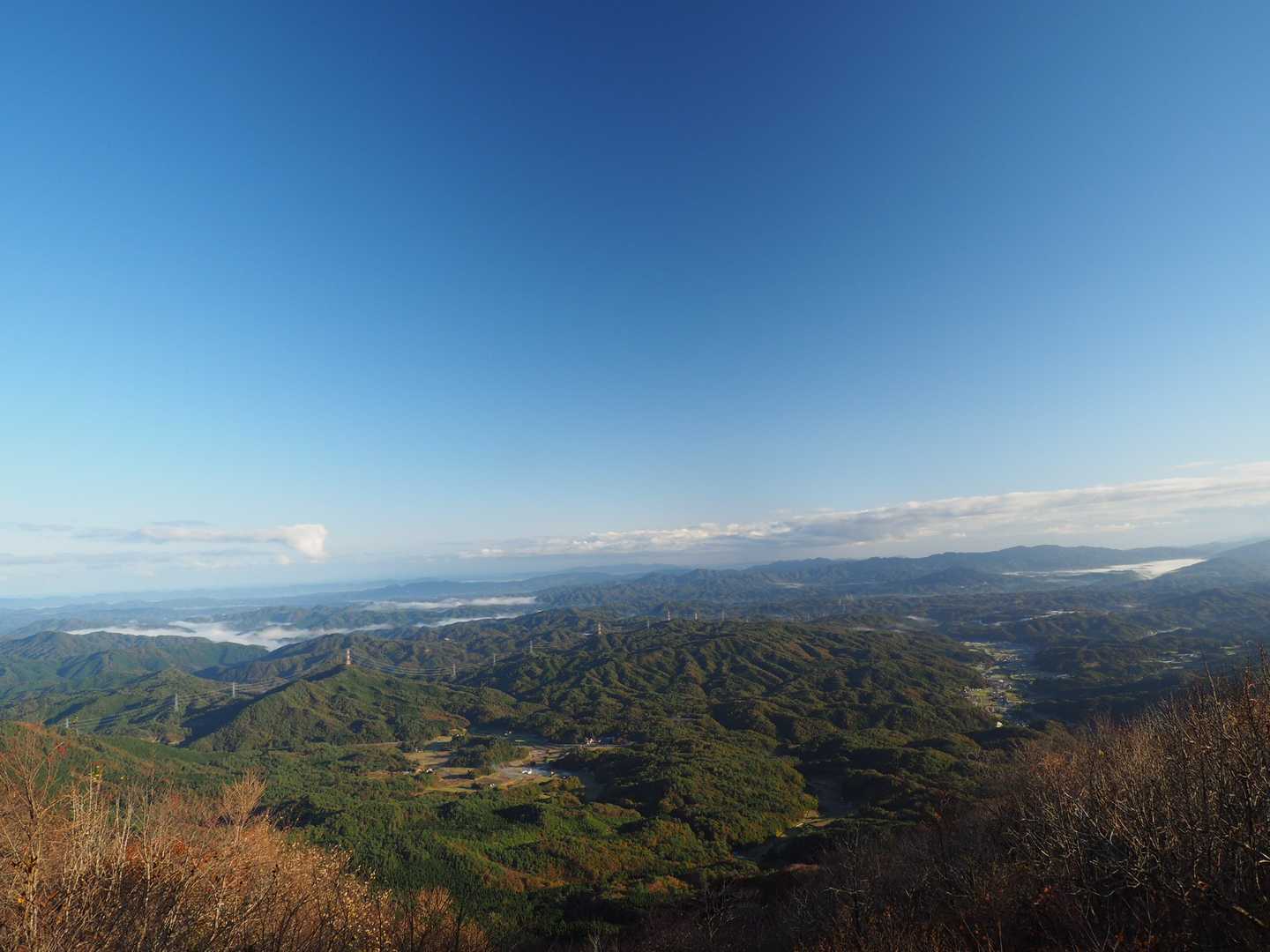鯛ノ巣山山頂より
金曜までの天気予報が嘘の様な快晴☀