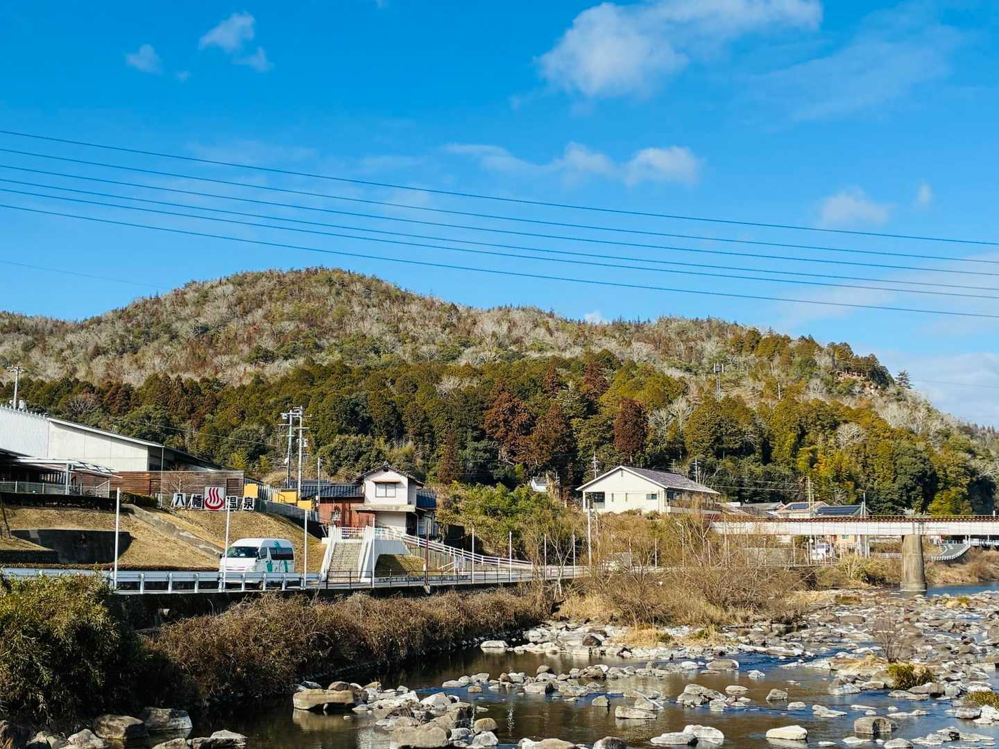 「幸福橋」から見た法寿山⛰️…