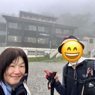 蓮華温泉ロッジまで戻ってきました♨️
一旦車に戻って温泉に入る支度をしてきます🚗