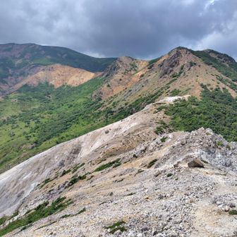一切経山から降りてきた
