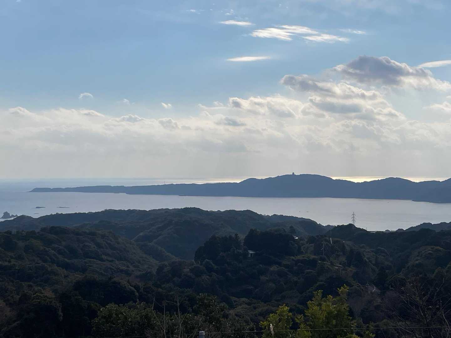 向かいに大島が