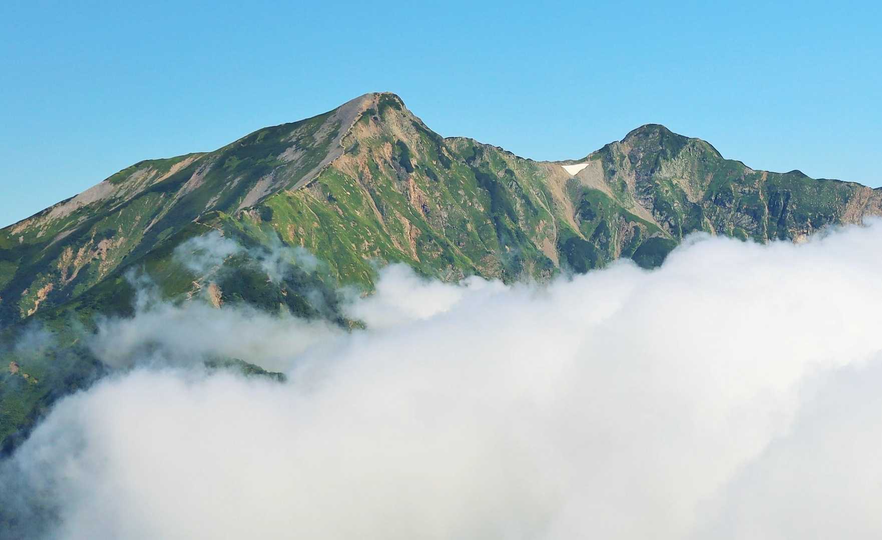 鹿島槍ヶ岳縦走 | 国内で希少な現存氷河を抱き、後立山連峰を代表する秀麗な双耳峰の写真