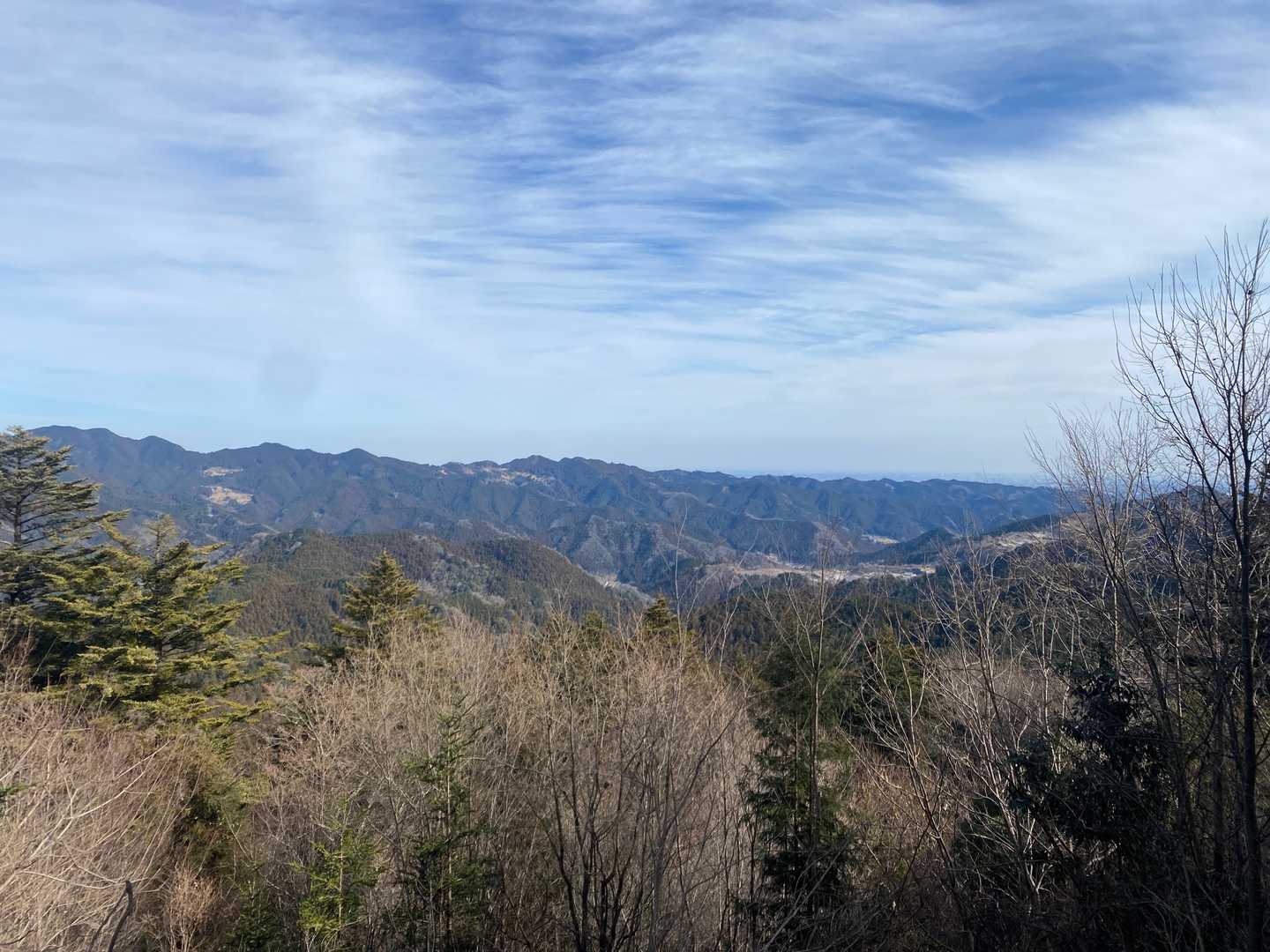 ここで登山道は終了です。
子の権現の駐車場🅿️に到着です。