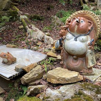 月輪寺にあった、たぬき＆カエル