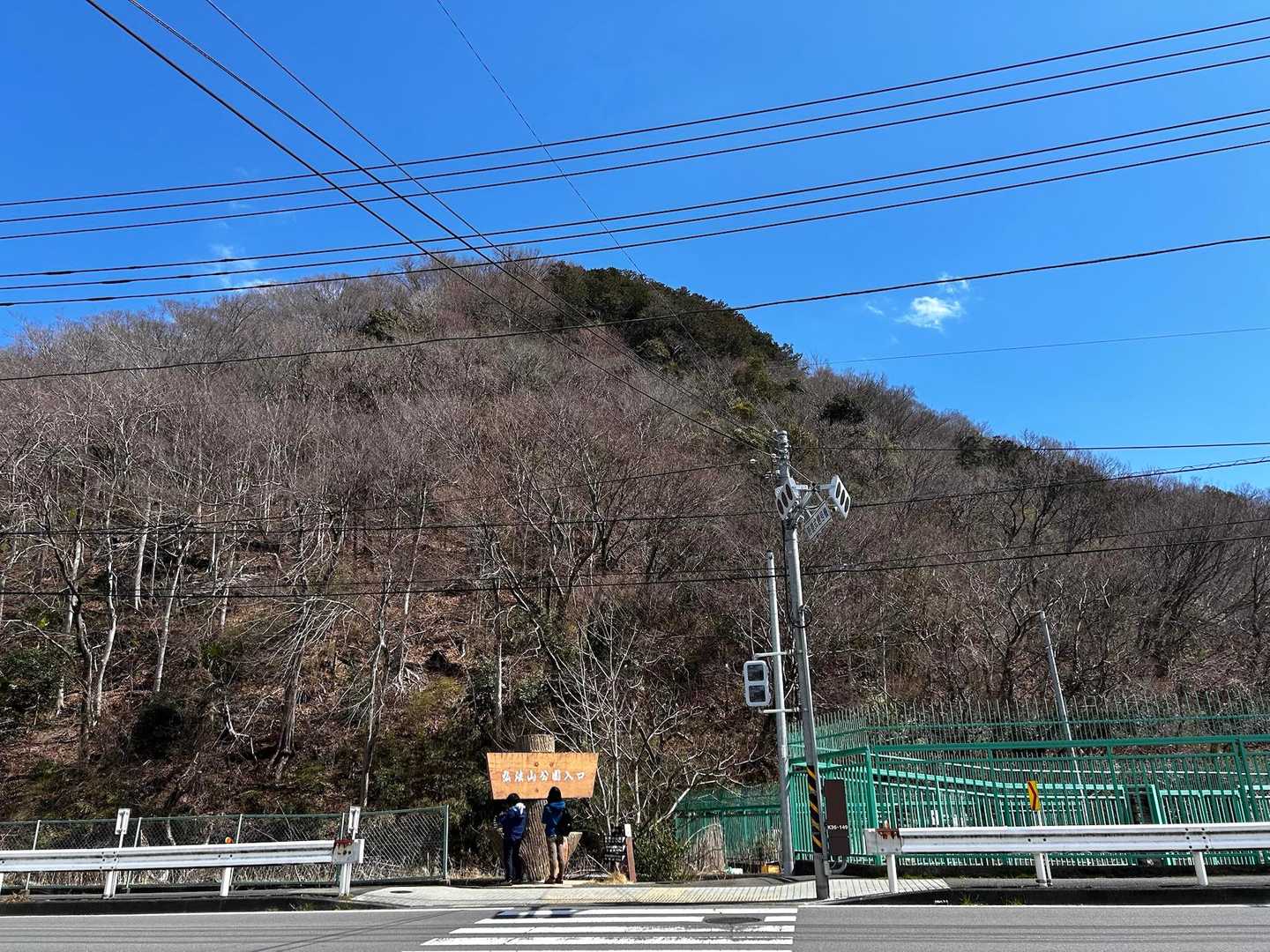 弘法山登山口
浅間山から登山口までの下山は
階段続き💦
このあと続々と登って来て道幅が狭くすれ違いが出来ないので中々下山できなかった
