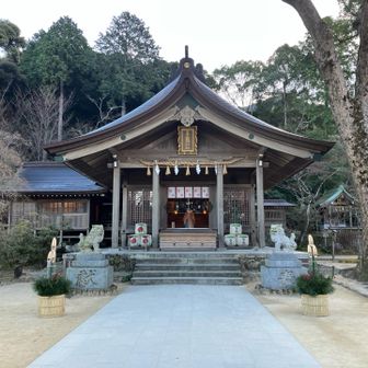 大きくないですが、厳かな雰囲気ある本堂です