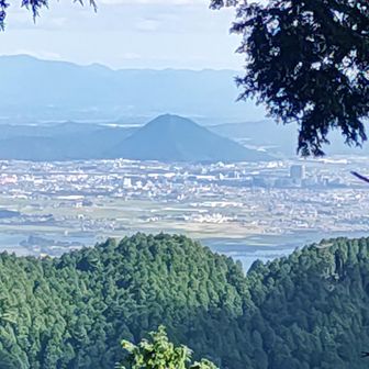横高山から見える三上山