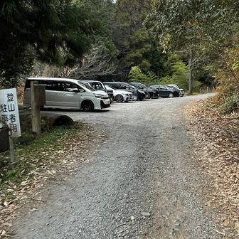 まだ沢山停まってる