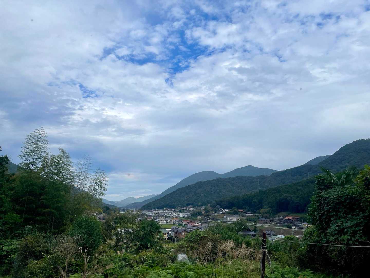 東は空が見えてますが、自宅に着くまで持つかどうか…☂️