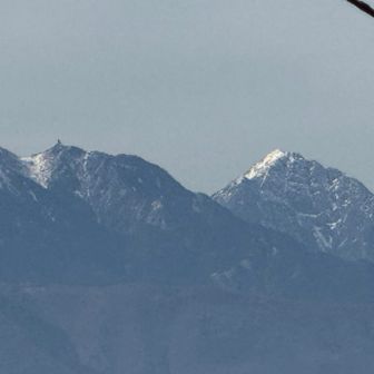 オベリスクと甲斐駒ヶ岳