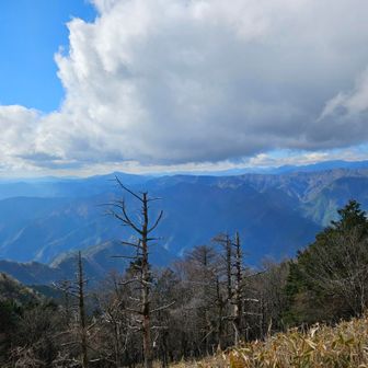 オクシズの山々✨
朝は快晴だったのに雲増えた☁

そして風が吹いて寒い🥶