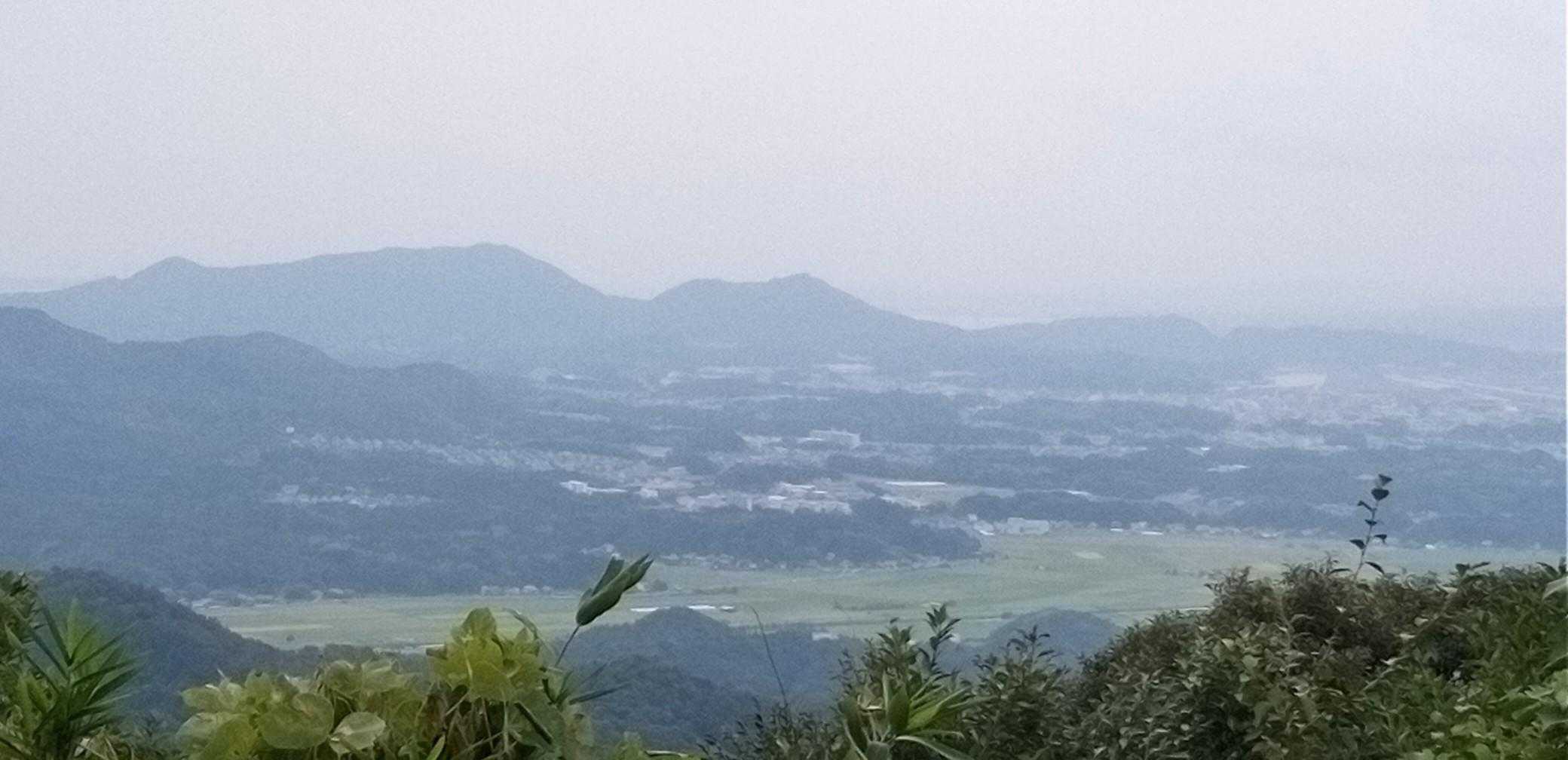 西の峰からの展望　
和久羅山　嵩山
