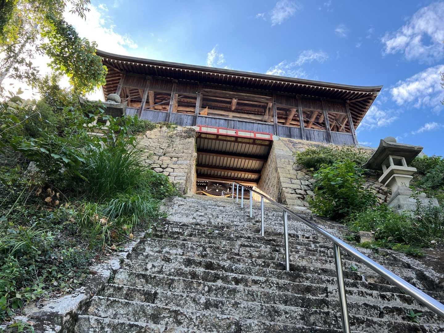 次は生石神社から宝殿山を目指す。