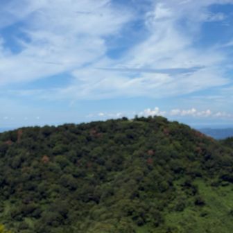 中八石山から下八石山を望む