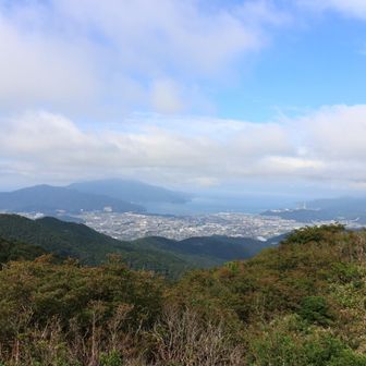インディアン平原から見た敦賀市です。絶景でした。岩籠山山山頂より、敦賀市と敦賀湾が良く見えました。