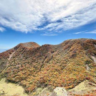 本峰・南峰方面の斜面、こっちはまだまだです😀