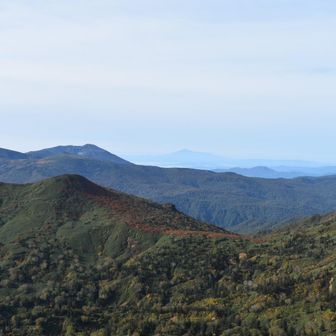 遥か向こうには鳥海山