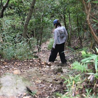 山友さんが、馬の背コースを下って行った。？