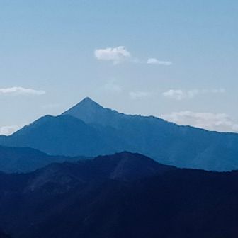 関西のマッタンホルン⛰️
高見山 ⛰️
トンガって格好いい⛰️