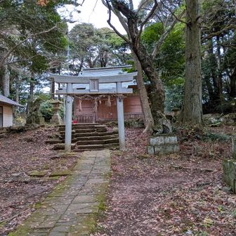 山頂の布自伎美神社(ふじきみじんじゃ)