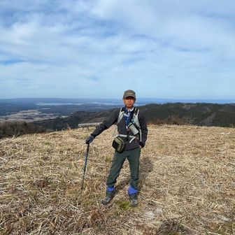 七尾方面をバックに　枡形山山頂
