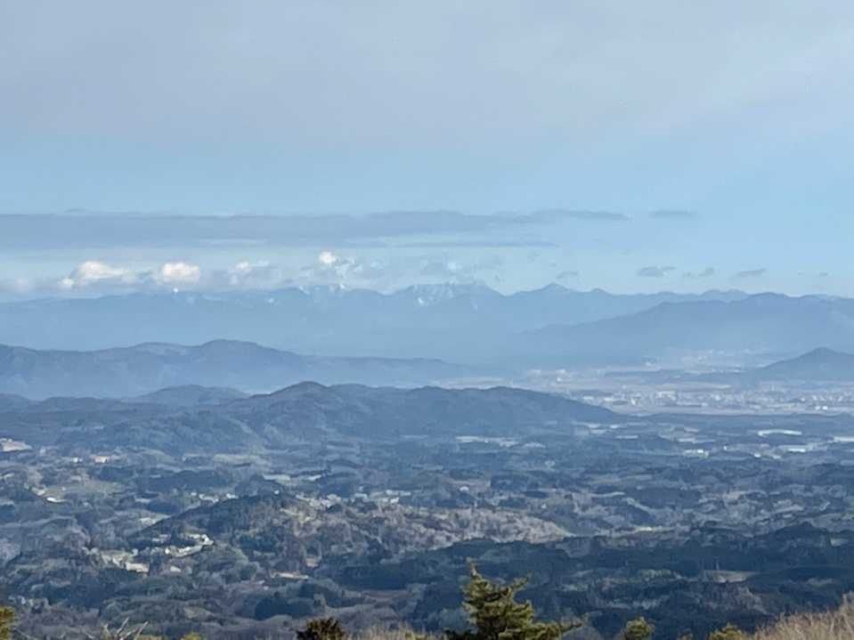 鈴鹿が見えた😊
右から鎌に雨乞に綿向山かな？
肉眼ではハッキリ見えました🏔