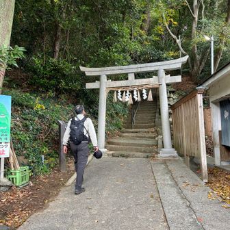 まずは烏帽子山へ。雲見浅間神社の鳥居からスタート。⛩️