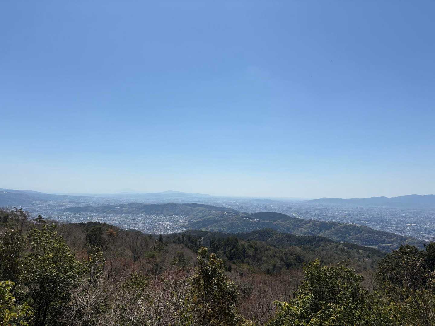 大文字山｜京都・夏の風物詩の舞台をめぐる山歩道から市街を一望の写真