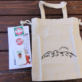 香春10山2025
先着500名で
すべり込みのNo.498
右はクーポン券で買った
香春岳バッグ