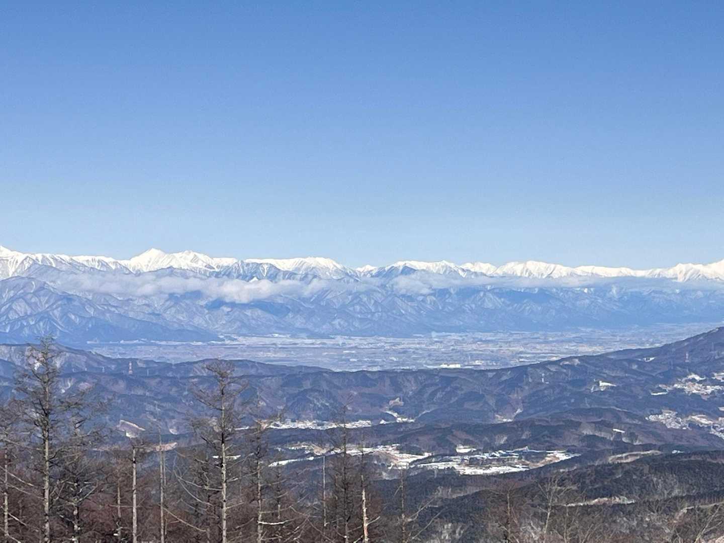 守屋山 | 八ヶ岳やアルプスを望む南アルプス最北端の展望峰は、諏訪大社の御神体山の写真