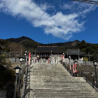 大御堂より男体山、女体山を望む