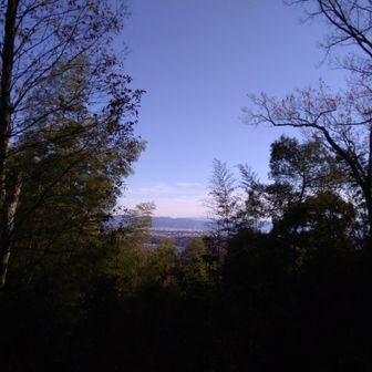 おそらく精華町の役場方面が見えます。
良い里山ですね。