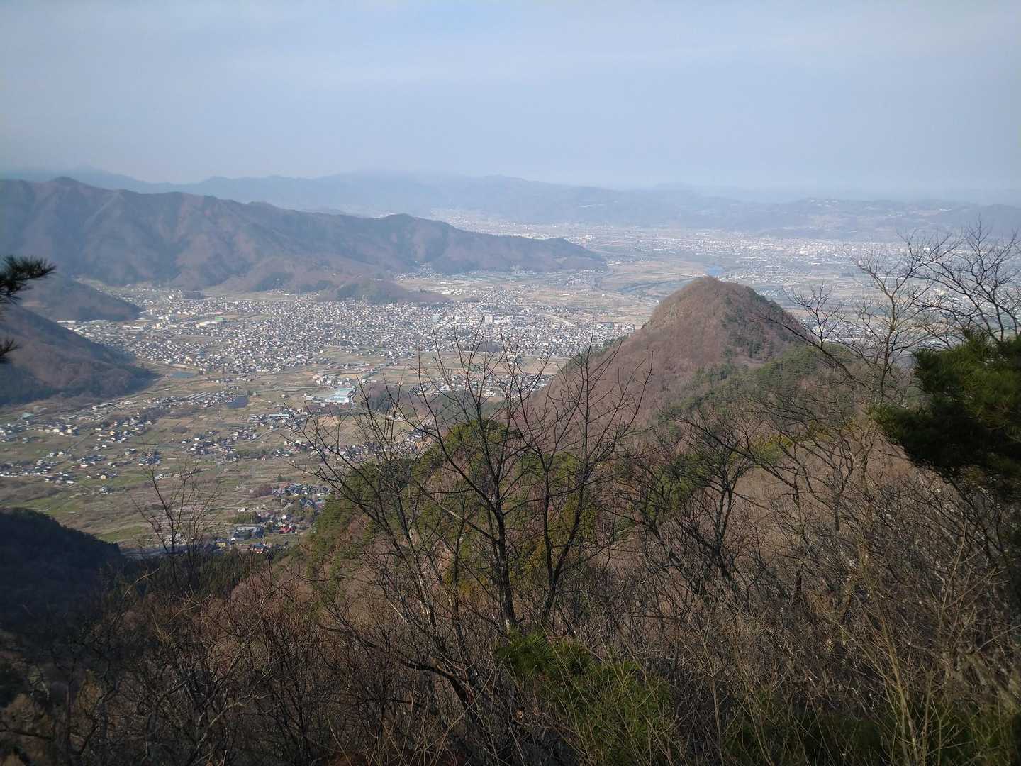 高見岩からの眺望👀
↖️松代の町と尼厳山↗️