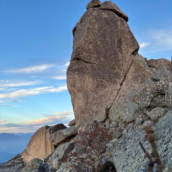 下山します。行きには見れなかった景色が。