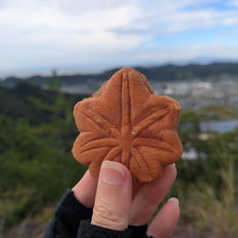 絶景眺めながら、広島銘菓のもみじまんじゅう🍁食べて少し休憩😍