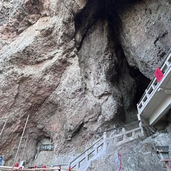 ちょうどこの辺りから見たら
岩のところに夏至観音が現れるみたい😊
一度は見に来たいなぁ