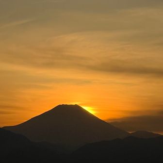 沈んだ後のこの色がすき

下山はヘッデン付けて稲荷山で🚶‍♀️
2日連続幸せな時間でした♪