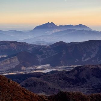 三俣山本峰 山頂付近より北東方向👀
“由布岳”“鶴見岳”👀