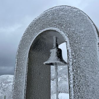 誰もいないので鐘を鳴らしてみます