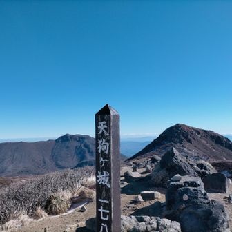 天狗ヶ城から青空と大船山と中岳