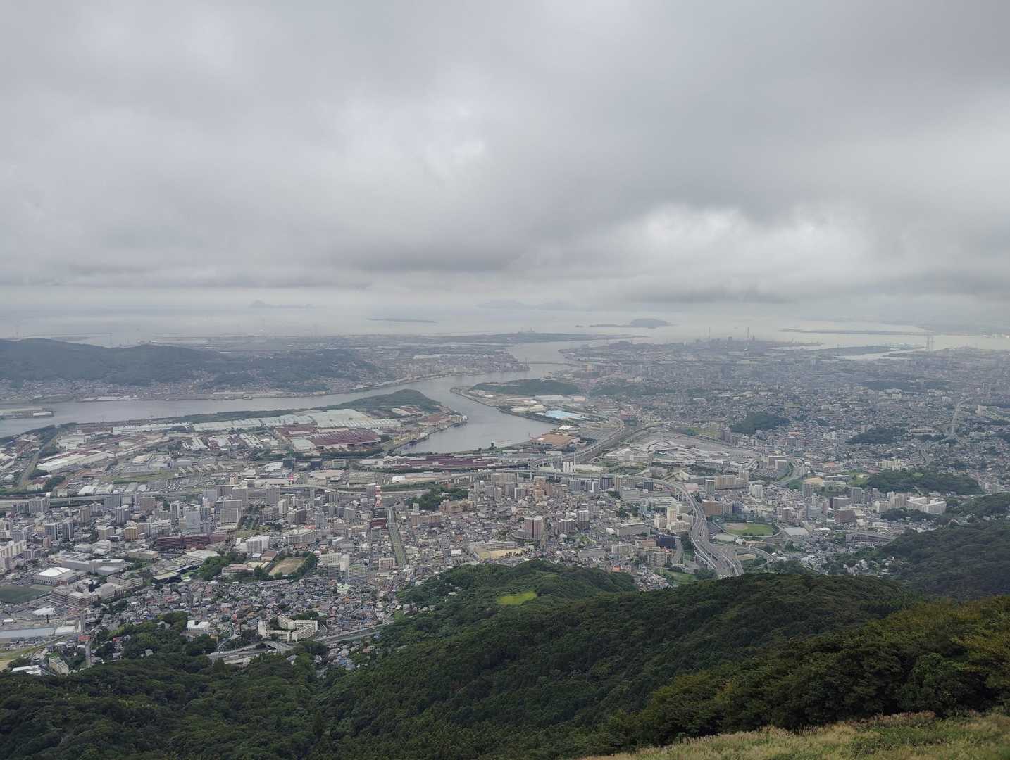 山頂からの眺め、贅沢は言えない😅😅