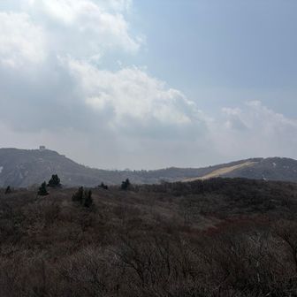 国見岳から見る御在所岳
真ん中にちょこんと見える鎌ヶ岳
ここ最高