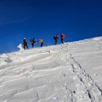 ６時間かけて山頂に到着