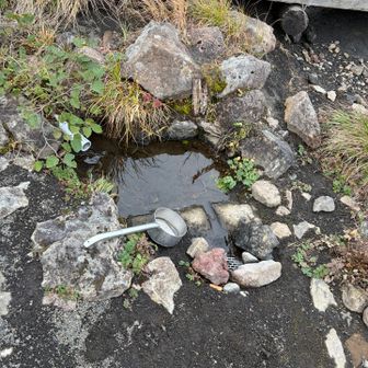 水場は枯れていました
避難小屋泊の場合、水は持ってこないとなー
