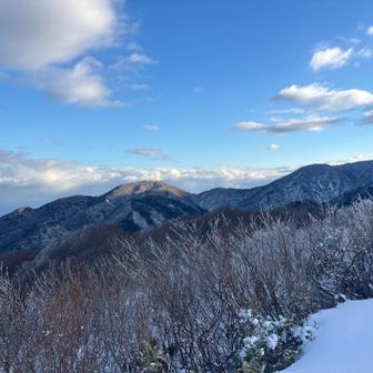 大鷲山方面
あちら側は日が当たっている